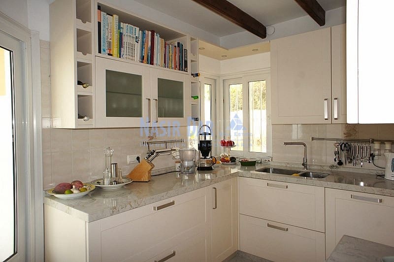 3 soveværelse Villa til salg i Nerja med swimmingpool - € 599.000 (Ref: 7257709)