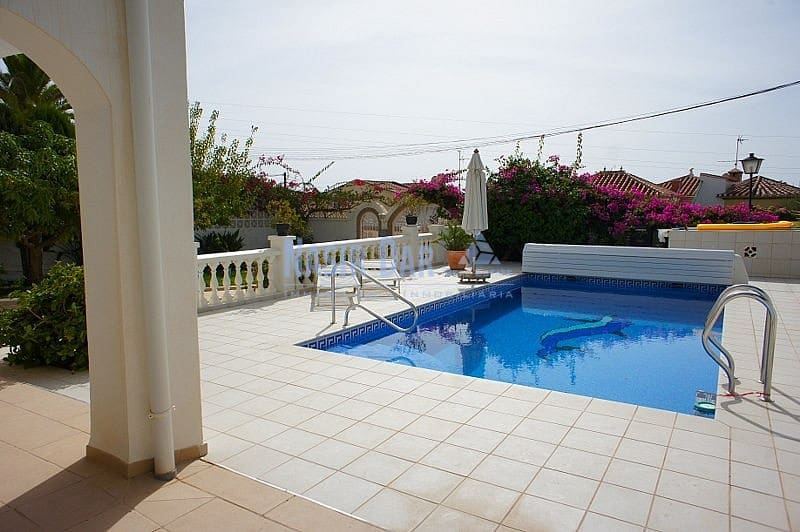 3 soveværelse Villa til salg i Nerja med swimmingpool - € 599.000 (Ref: 7257709)