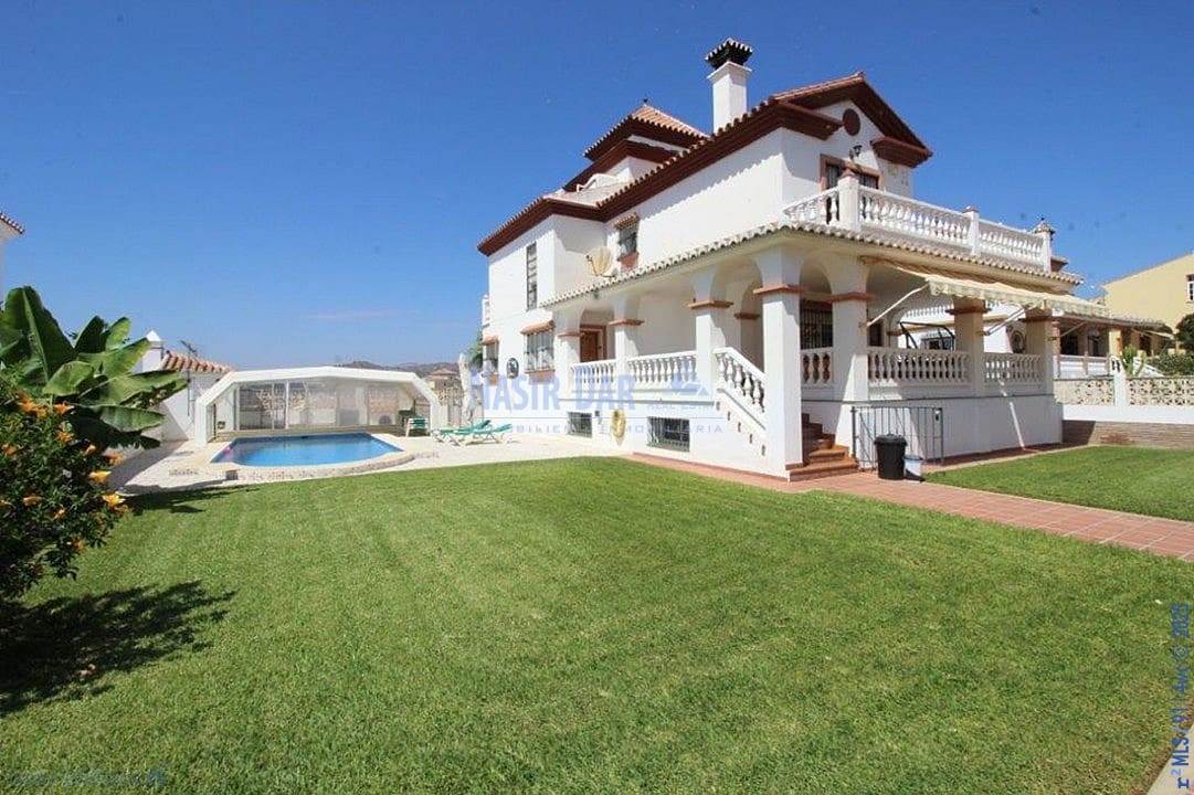 6 soveværelse Villa til salg i Torre del Mar med swimmingpool - € 799.000 (Ref: 7550744)