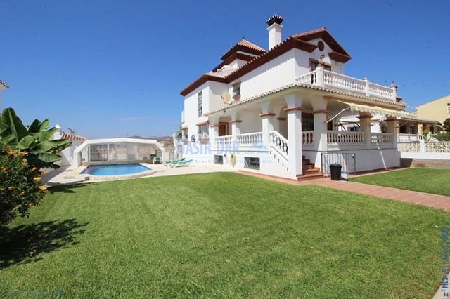 6 soveværelse Villa til salg i Torre del Mar, Vélez-Málaga med swimmingpool - € 799.000 (Ref: 7550744)