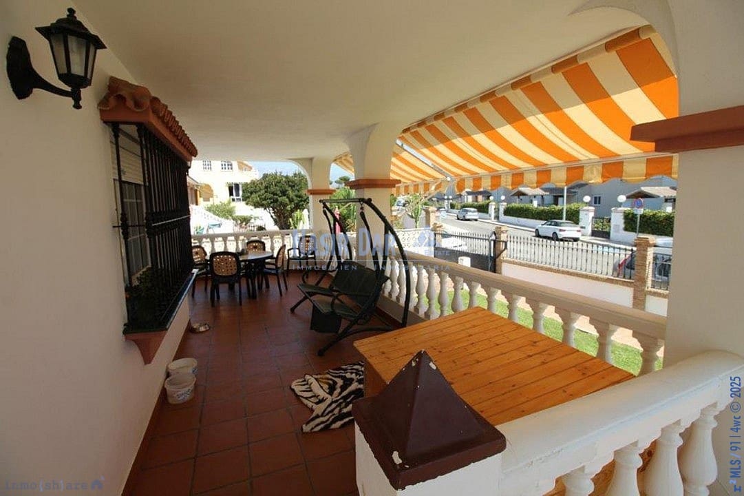 6 soveværelse Villa til salg i Torre del Mar med swimmingpool - € 799.000 (Ref: 7550744)