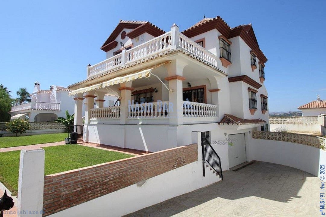 6 soveværelse Villa til salg i Torre del Mar med swimmingpool - € 799.000 (Ref: 7550744)