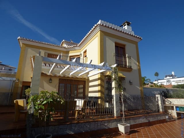 7 soverom Villa til salgs i Centro, Nerja med svømmebasseng - € 920 000 (Ref: 7550764)