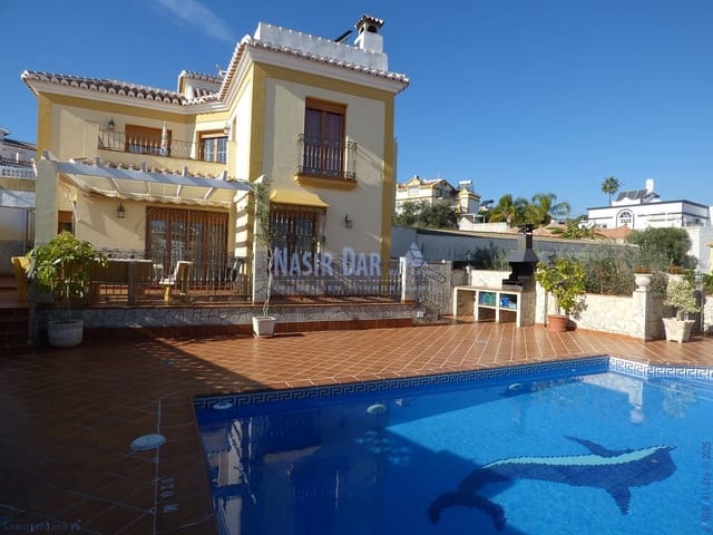 7 soverom Villa til salgs i Centro, Nerja med svømmebasseng - € 920 000 (Ref: 7550764)