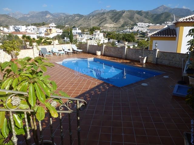 7 soverom Villa til salgs i Centro, Nerja med svømmebasseng - € 920 000 (Ref: 7550764)