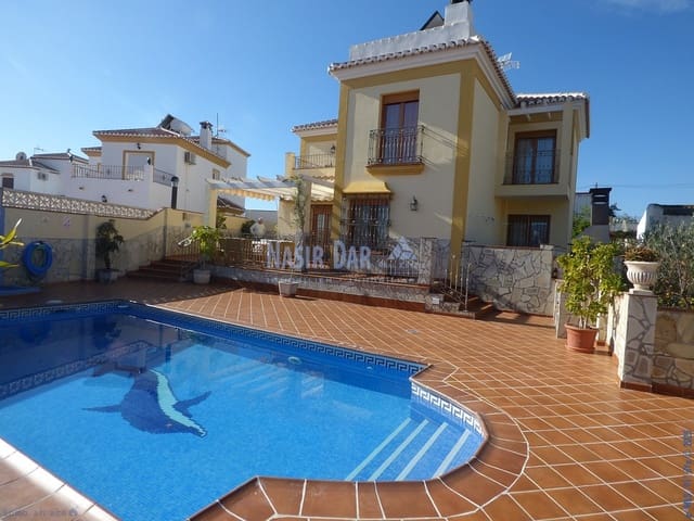 7 soverom Villa til salgs i Centro, Nerja med svømmebasseng - € 920 000 (Ref: 7550764)