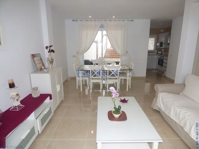 3 soveværelse Villa til salg i Centro, Nerja med swimmingpool - € 555.000 (Ref: 7572638)