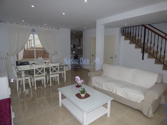 3 soveværelse Villa til salg i Centro, Nerja med swimmingpool - € 555.000 (Ref: 7572638)