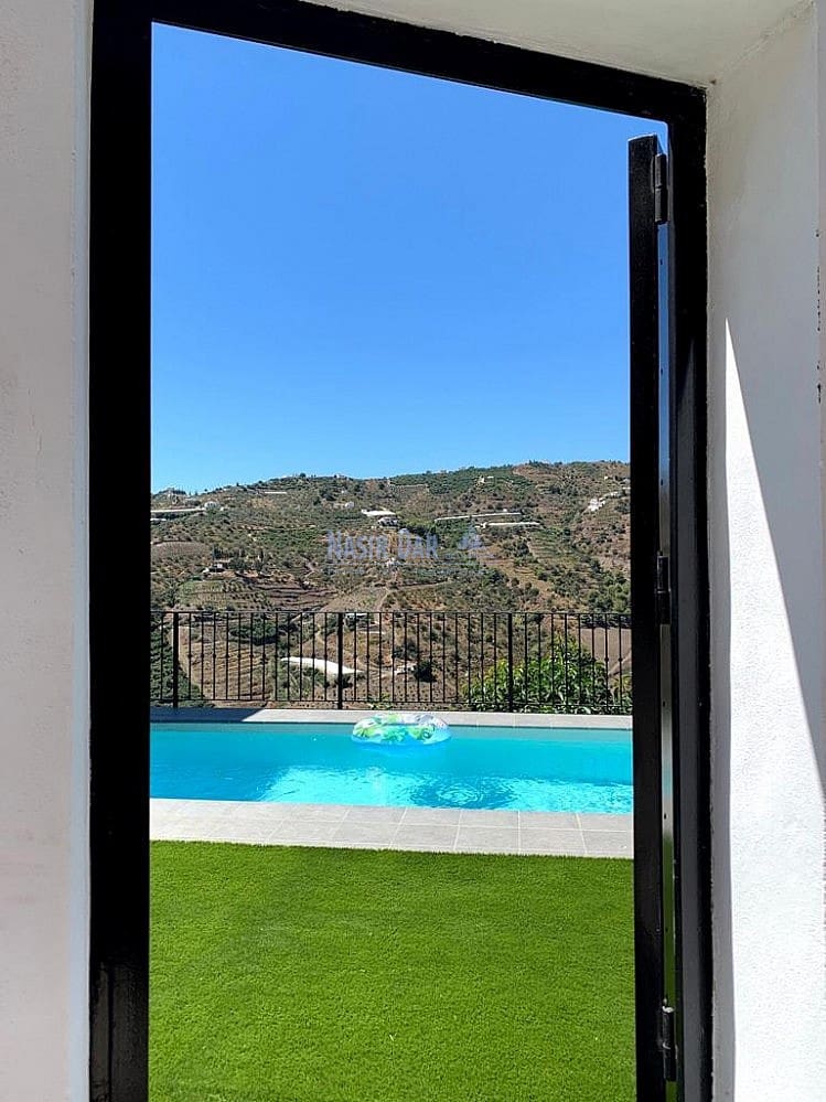 2 soveværelse Finca/Landehus til salg i Torrox med swimmingpool - € 580.000 (Ref: 7720852)