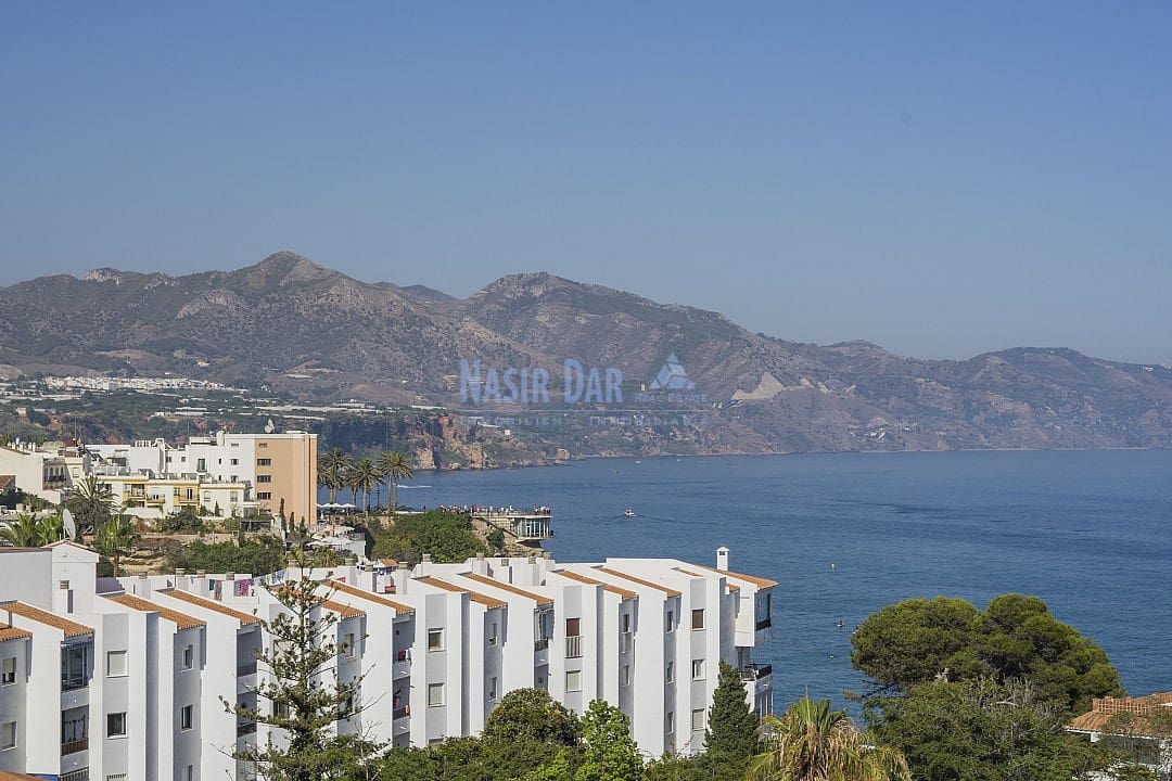 2 bedroom Apartment for holiday rental in Nerja with pool - € 434 (Ref: 8296769)