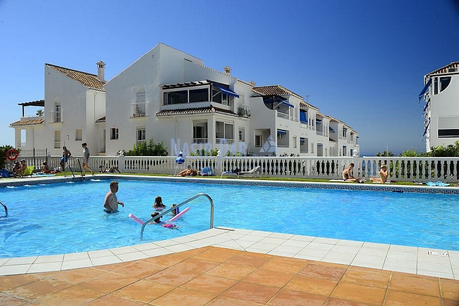 2 sovrum Lägenhet för semesterbostäder i Nerja med pool - 525 € (Ref: 8296773)