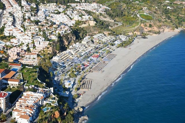 5 soveværelse Villa til salg i Centro, Nerja - € 1.260.000 (Ref: 9143263)