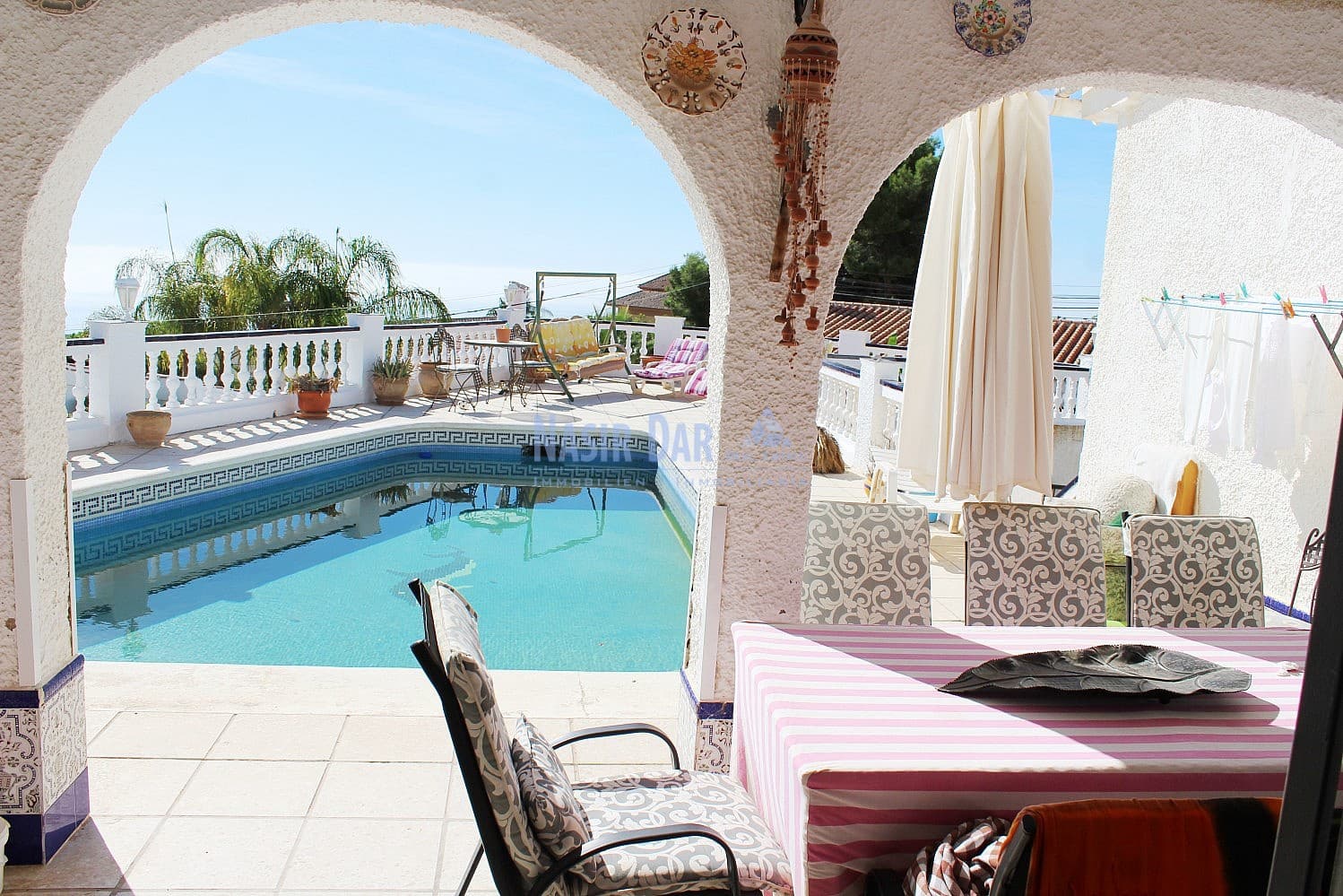 4 sypialnia Willa na sprzedaż w Nerja z basenem garażem - 650 000 € (Ref: 9343608)