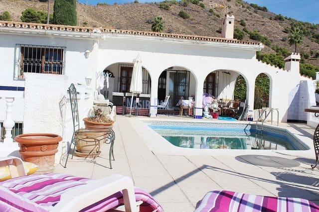 4 sovrum Villa till salu i Centro, Nerja med pool garage - 650 000 € (Ref: 9343608)