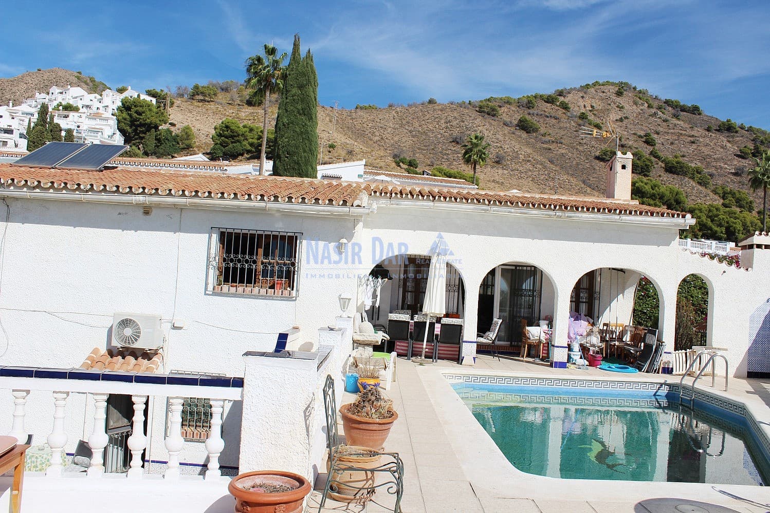 4 sypialnia Willa na sprzedaż w Nerja z basenem garażem - 650 000 € (Ref: 9343608)