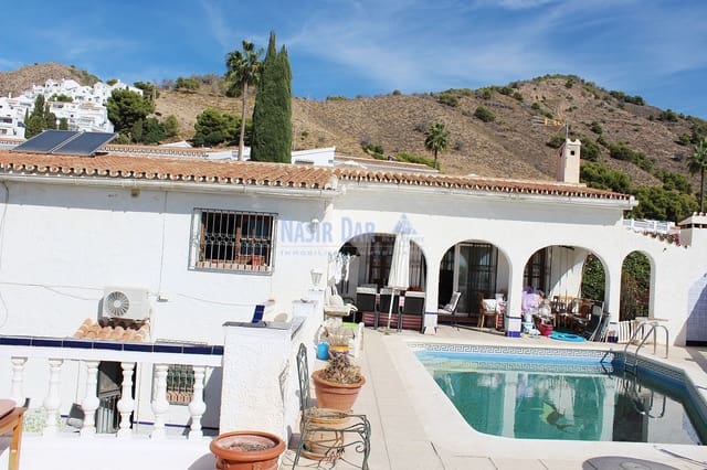 4 sovrum Villa till salu i Centro, Nerja med pool garage - 650 000 € (Ref: 9343608)