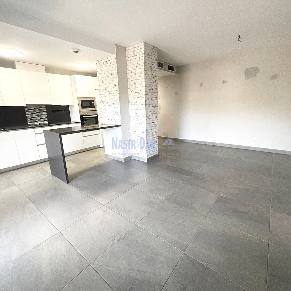 2 soverom Leilighet til salgs i Almunecar med svømmebasseng garasje - € 345 000 (Ref: 9420480)