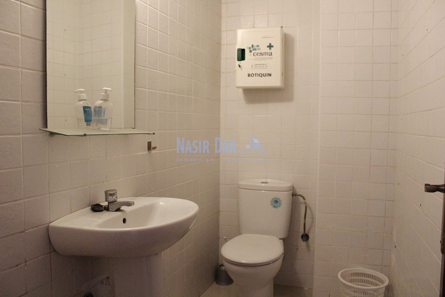 Kommersiell till salu i Nerja - 475 000 € (Ref: 9471497)