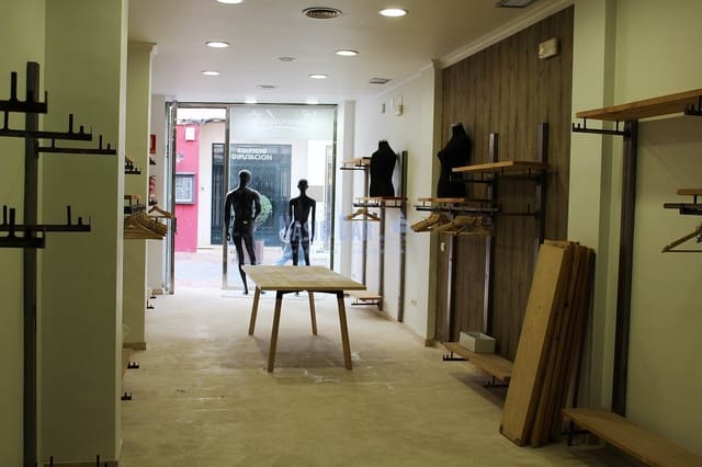 Kaupallinen myytävänä paikassa Centro, Nerja - 475 000 € (Ref: 9471497)