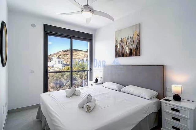 3 sypialnia Willa na sprzedaż w Centro, Nerja z basenem - 829 000 € (Ref: 9665145)