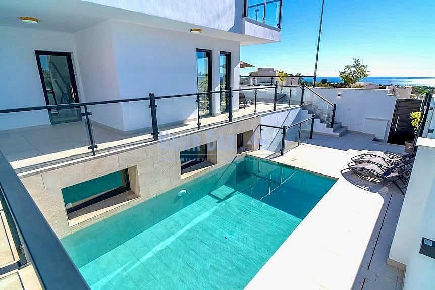 Chalet de 3 habitaciones en Nerja en venta con piscina - 829.000 € (Ref: 9665145)