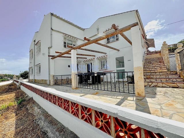 Chalet de 6 habitaciones en Centro, Nerja en venta con piscina garaje - 1.099.000 € (Ref: 9665146)