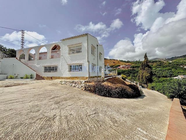 Chalet de 6 habitaciones en Centro, Nerja en venta con piscina garaje - 1.099.000 € (Ref: 9665146)