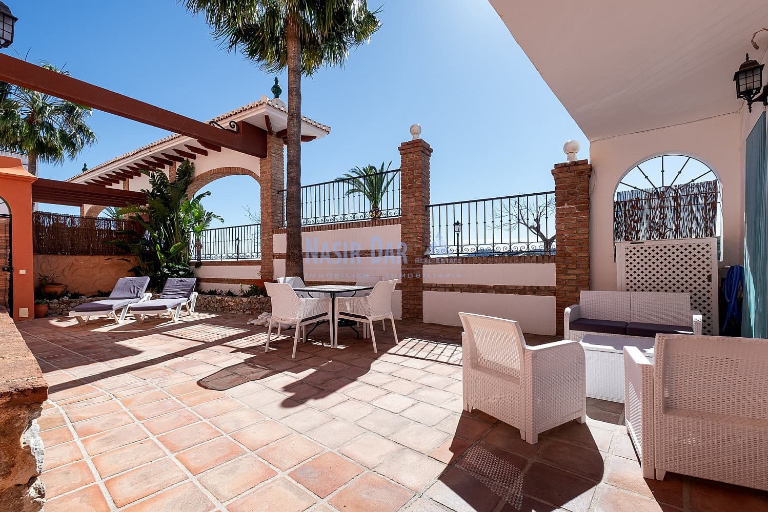 2 bedroom Apartment for sale in Frigiliana with pool - € 320,000 (Ref: 9748388)