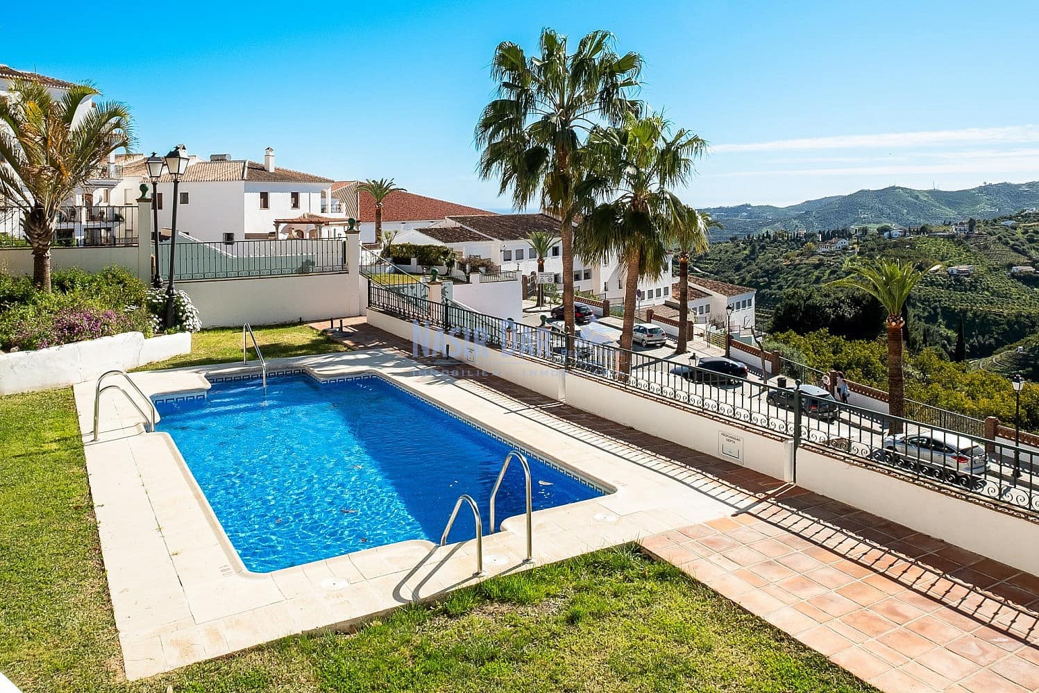 2 bedroom Apartment for sale in Frigiliana with pool - € 320,000 (Ref: 9748388)