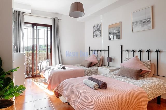 Apartamento de 2 habitaciones en Frigiliana en venta con piscina - 320.000 € (Ref: 9748388)