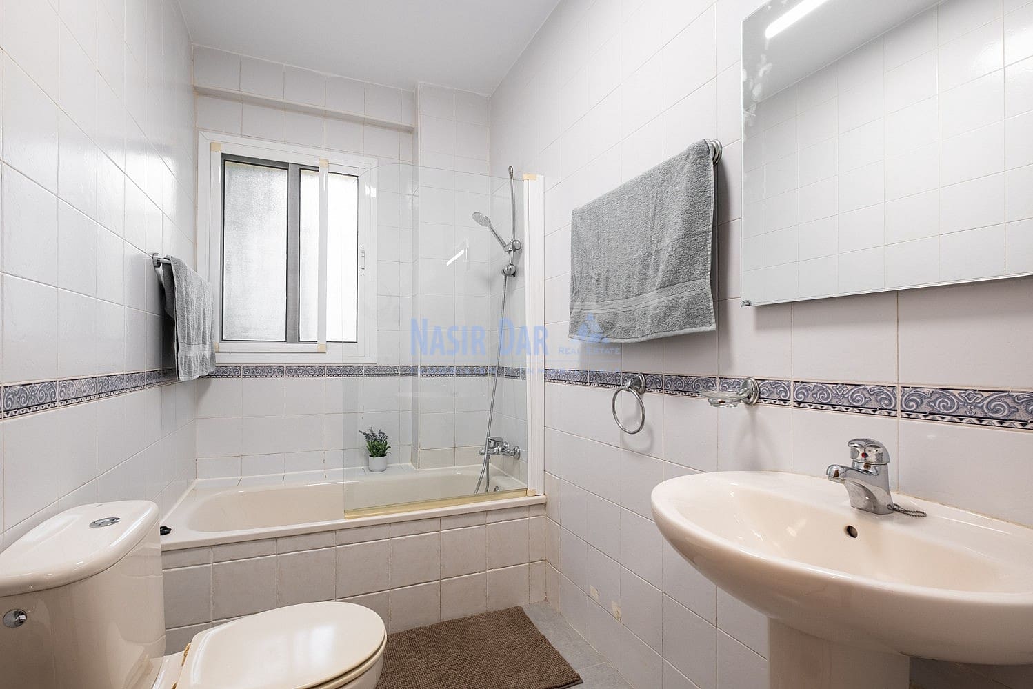 2 soverom Leilighet til salgs i Nerja med svømmebasseng garasje - € 279 000 (Ref: 9748389)