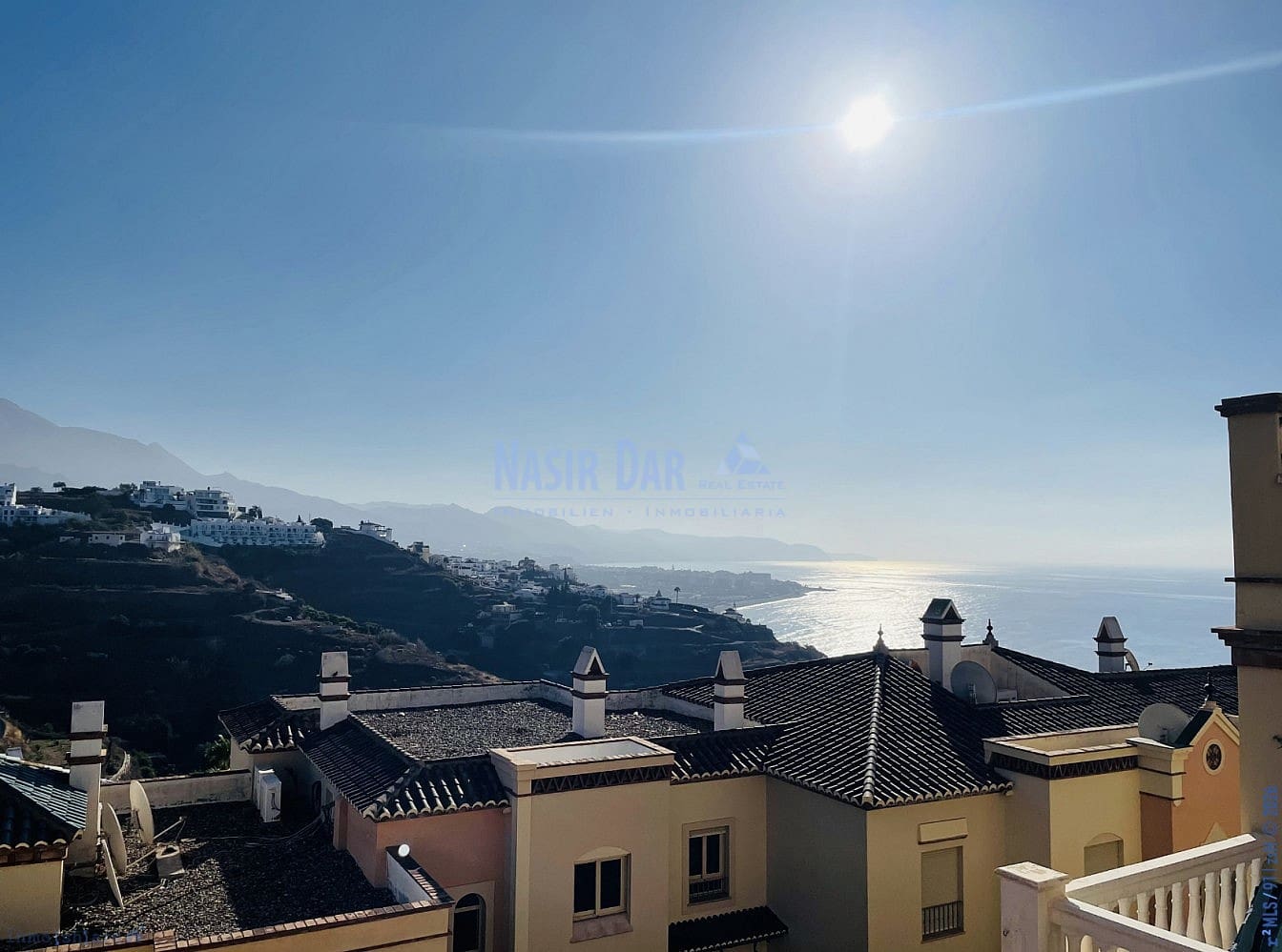 3 soveværelse Lejlighed til salg i Nerja med swimmingpool - € 399.000 (Ref: 9751017)