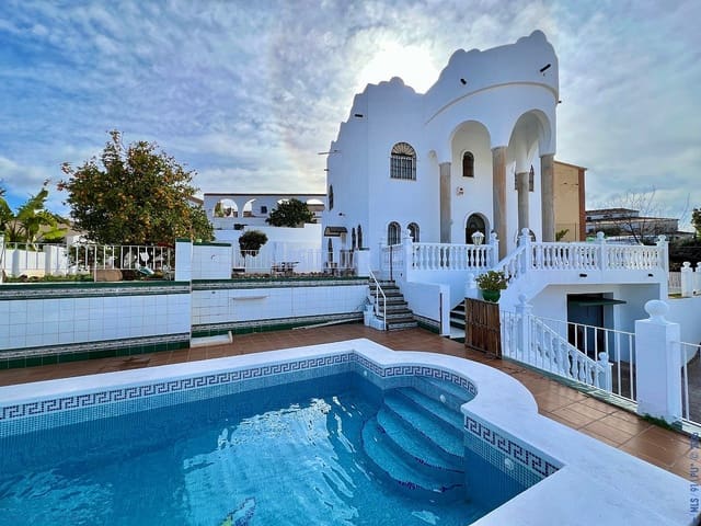 4 makuuhuone Huvila myytävänä paikassa Diseminado Dm P de la Torre, Málaga kaupunki mukana uima-altaan - 898 000 € (Ref: 9751018)