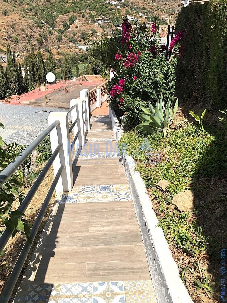 5 bedroom Townhouse for sale in Torrox with pool garage - € 650,000 (Ref: 9751032)