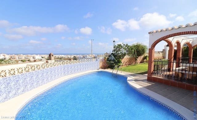 3 soverom Hus til salgs i Centro, Nerja med svømmebasseng garasje - € 449 000 (Ref: 9751035)