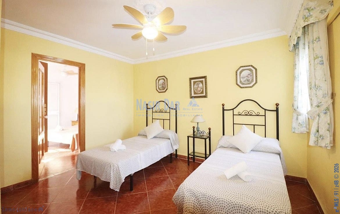 3 soverom Hus til salgs i Nerja med svømmebasseng garasje - € 449 000 (Ref: 9751035)