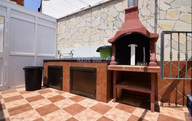 3 soverom Hus til salgs i Centro, Nerja med svømmebasseng garasje - € 449 000 (Ref: 9751035)