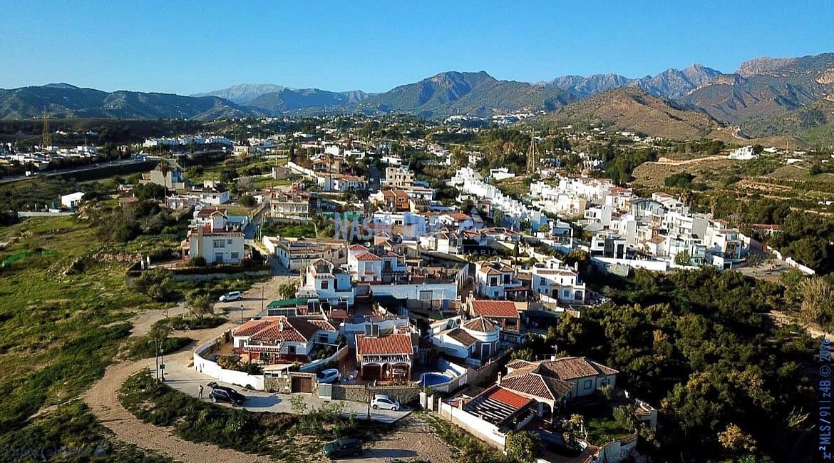 3 soverom Hus til salgs i Nerja med svømmebasseng garasje - € 449 000 (Ref: 9751035)