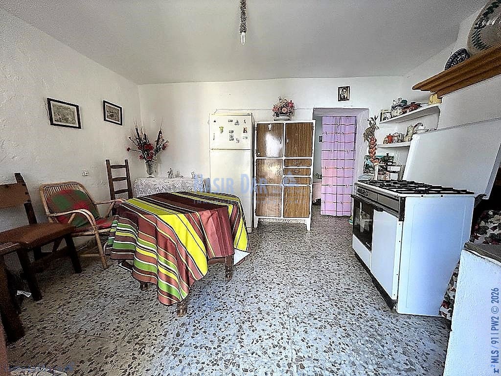 5 bedroom Townhouse for sale in Comares - € 134,900 (Ref: 9751037)