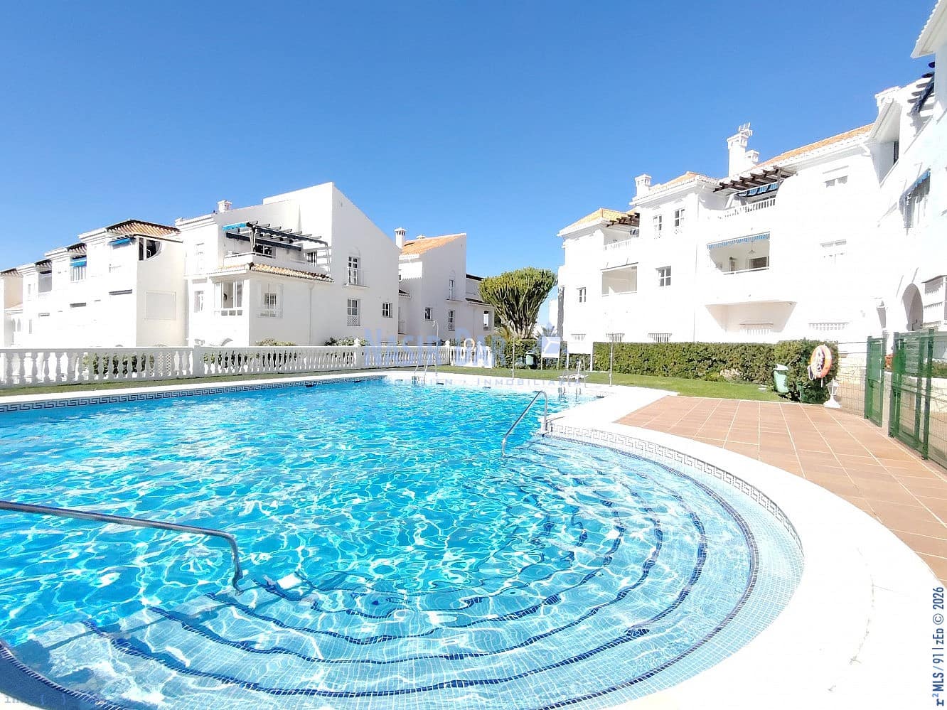 Apartamento de 2 habitaciones en Nerja en venta con piscina - 439.000 € (Ref: 9751047)