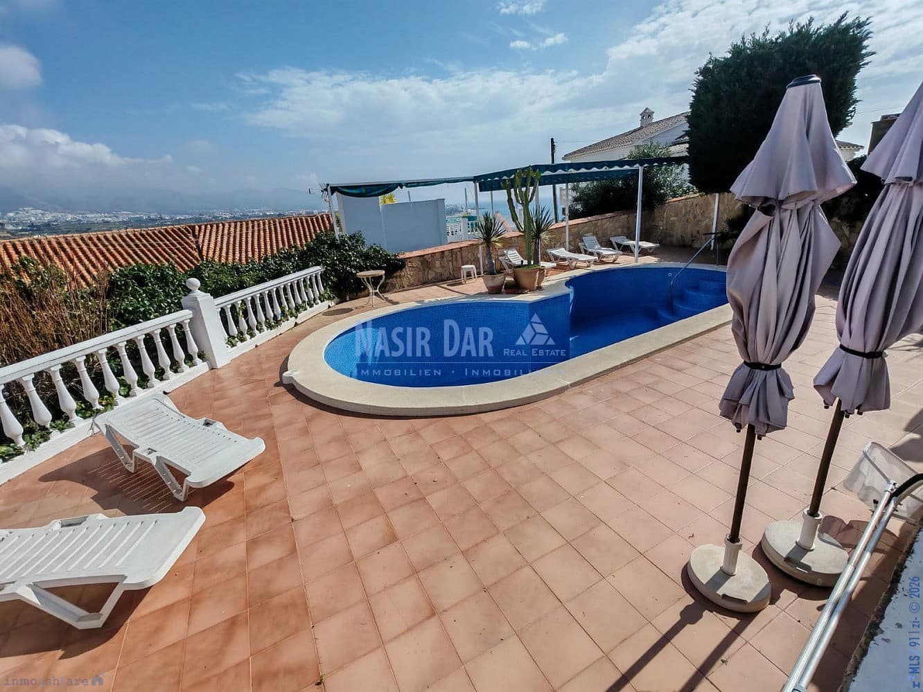 5 soveværelse Byhus til salg i Nerja med swimmingpool garage - € 1.095.000 (Ref: 9751052)