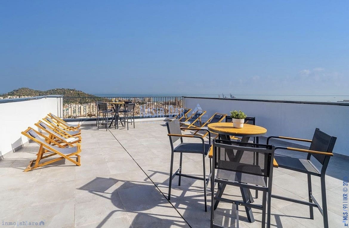 2 soverom Leilighet til salgs i Malaga by med svømmebasseng garasje - € 475 000 (Ref: 9751067)