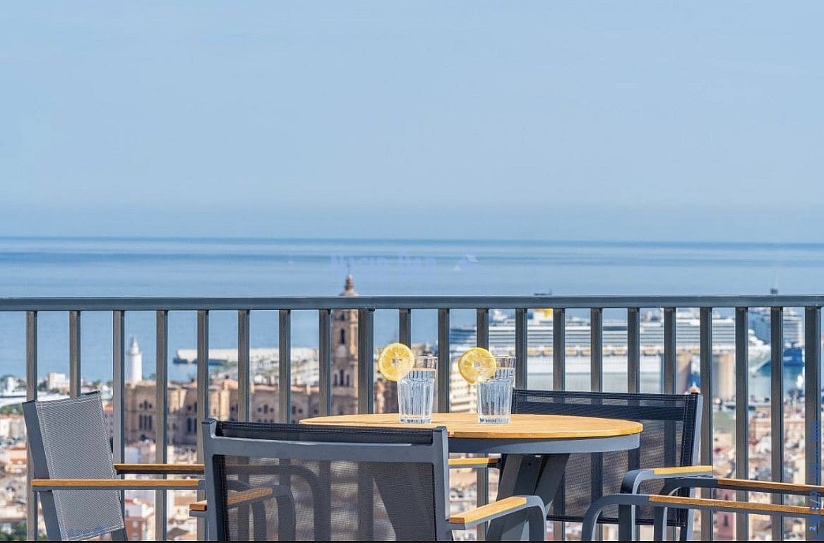 2 soverom Leilighet til salgs i Malaga by med svømmebasseng garasje - € 475 000 (Ref: 9751067)