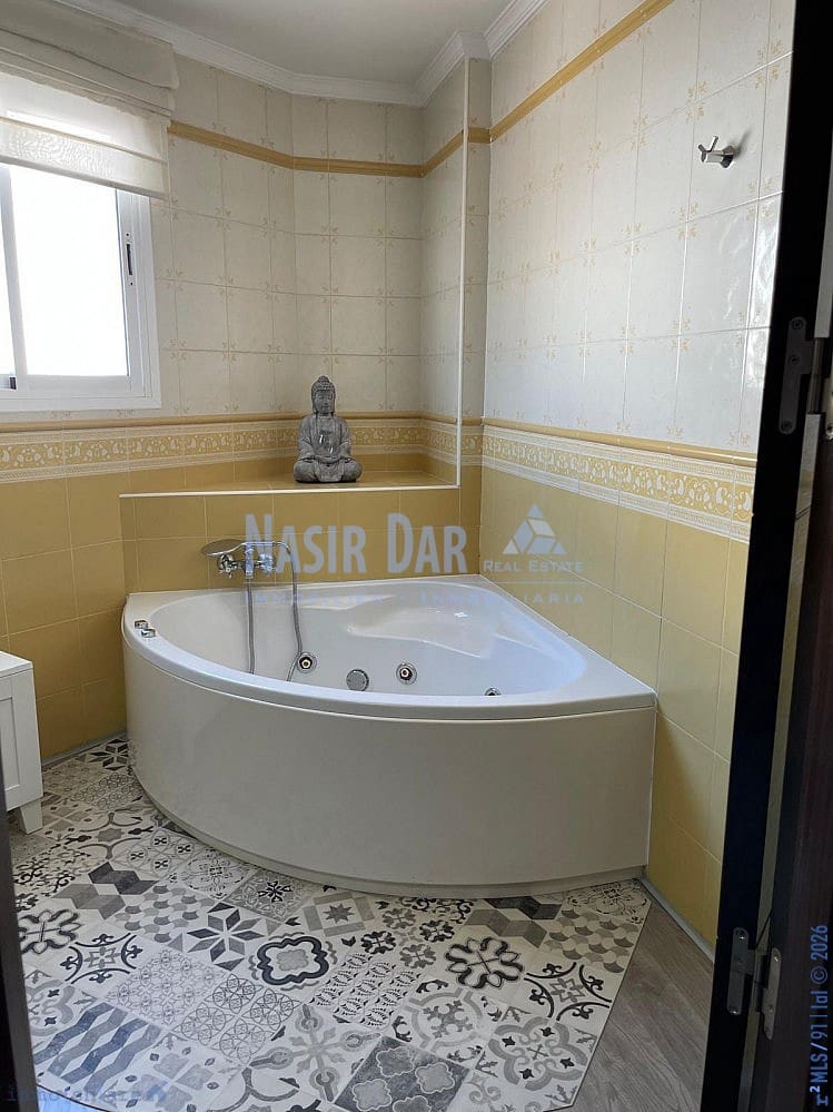 5 quarto Casa em Banda para venda em Nerja com piscina - 750 000 € (Ref: 9751071)