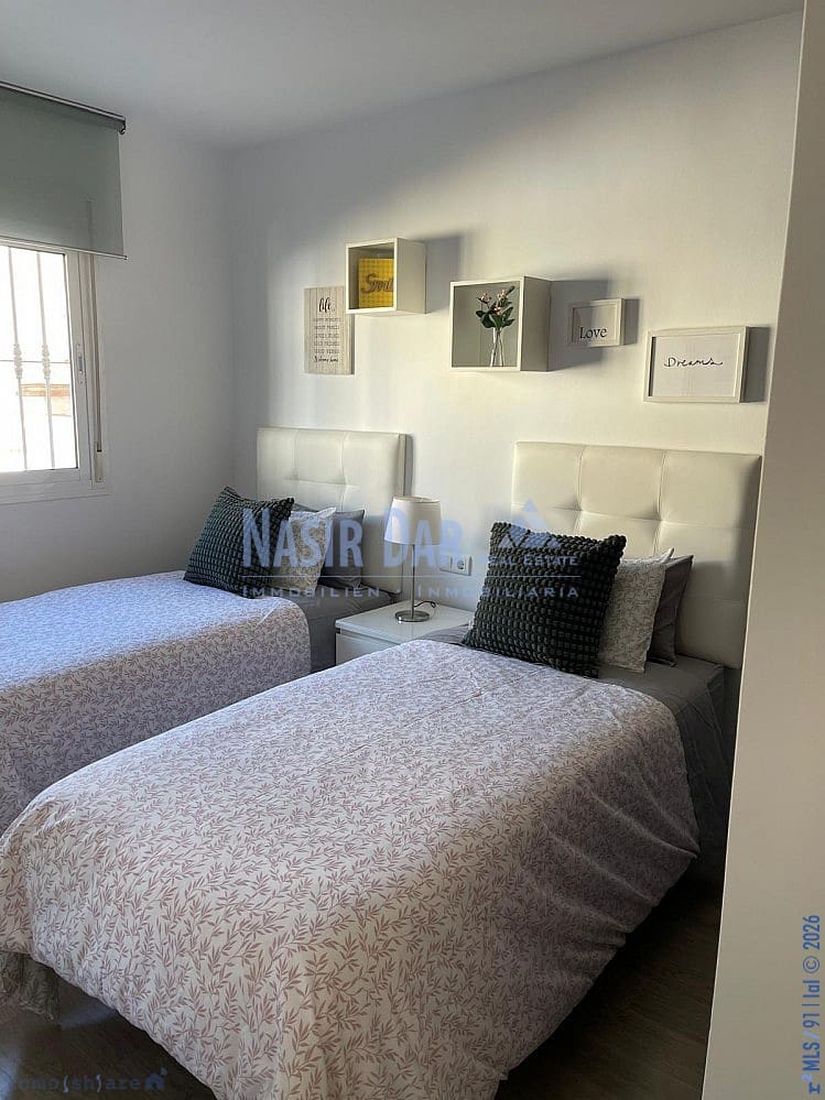 5 quarto Casa em Banda para venda em Nerja com piscina - 750 000 € (Ref: 9751071)