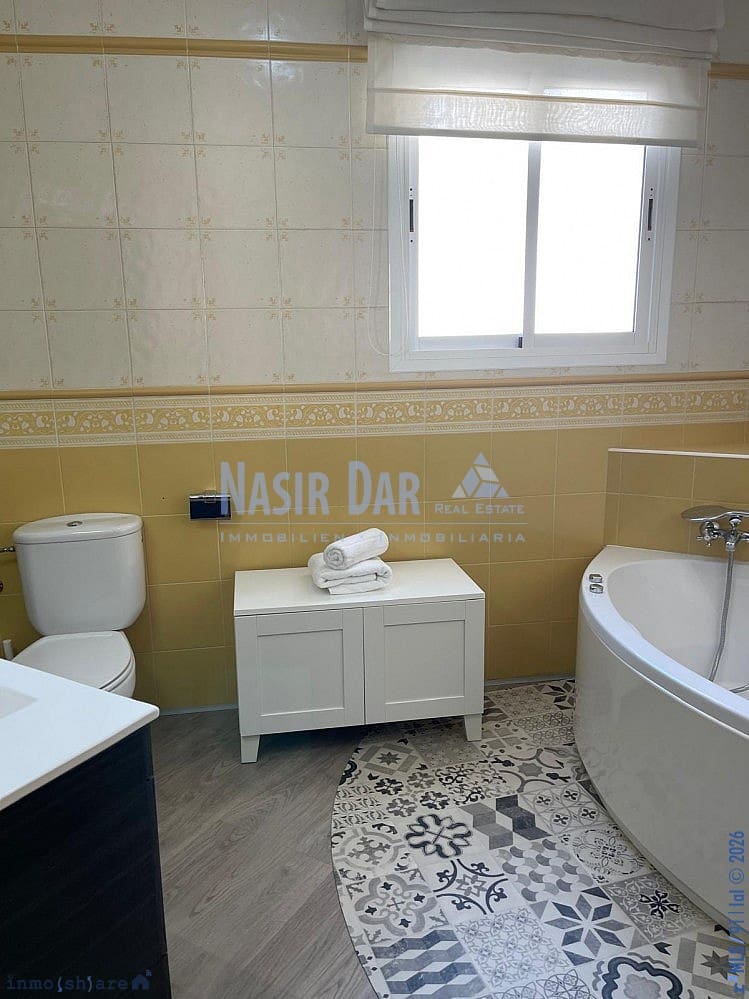 5 quarto Casa em Banda para venda em Nerja com piscina - 750 000 € (Ref: 9751071)