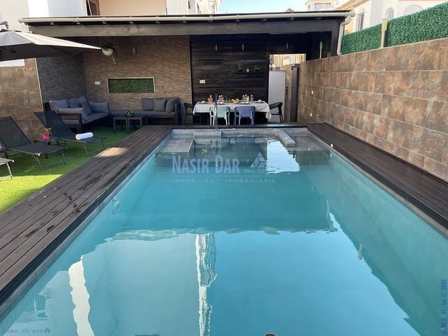 5 quarto Casa em Banda para venda em Centro, Nerja com piscina - 750 000 € (Ref: 9751071)