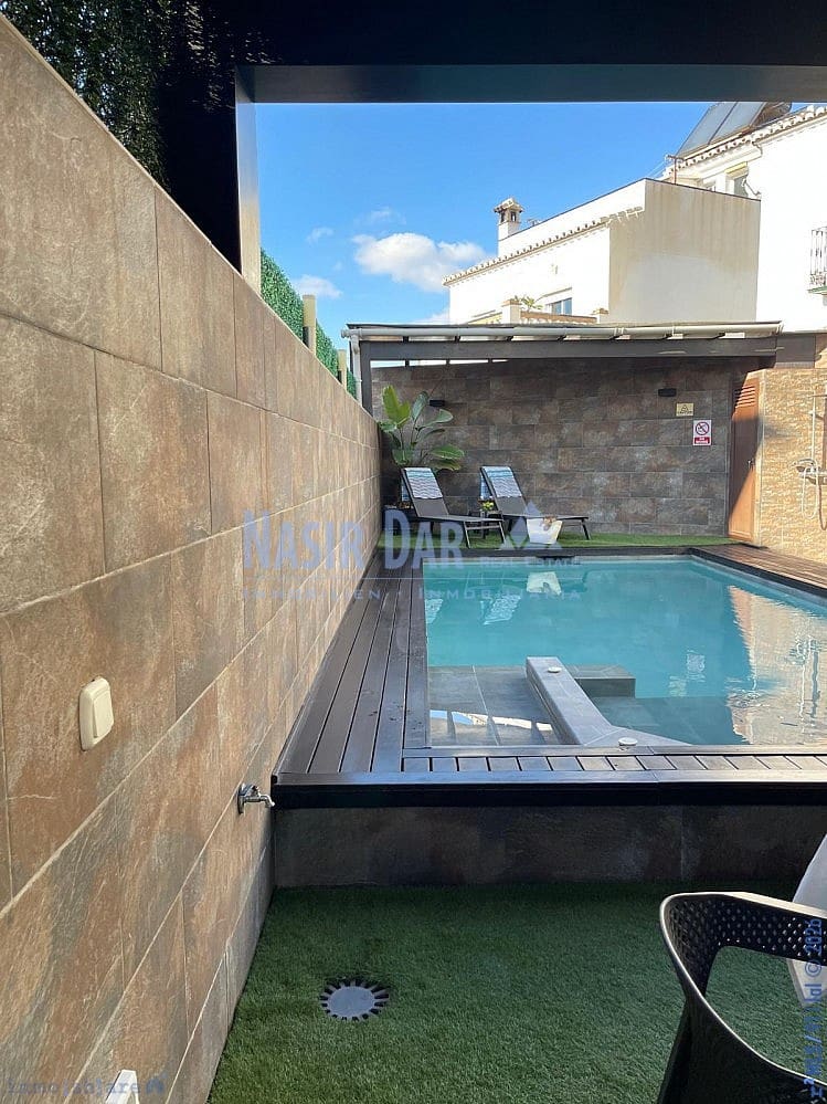 5 quarto Casa em Banda para venda em Nerja com piscina - 750 000 € (Ref: 9751071)