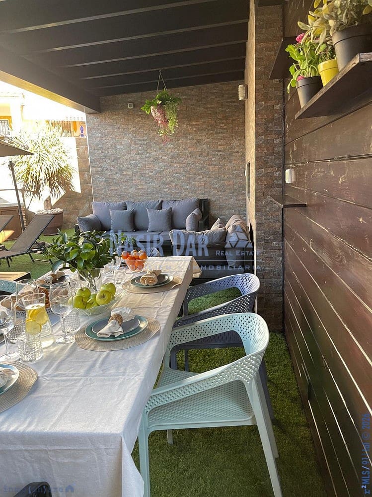 5 quarto Casa em Banda para venda em Nerja com piscina - 750 000 € (Ref: 9751071)
