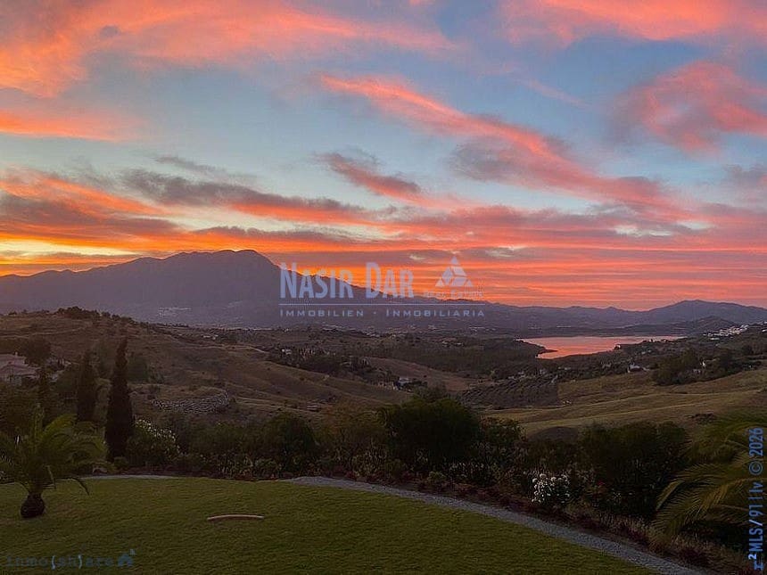 6 bedroom Townhouse for sale in Vinuela with pool garage - € 820,000 (Ref: 9751072)